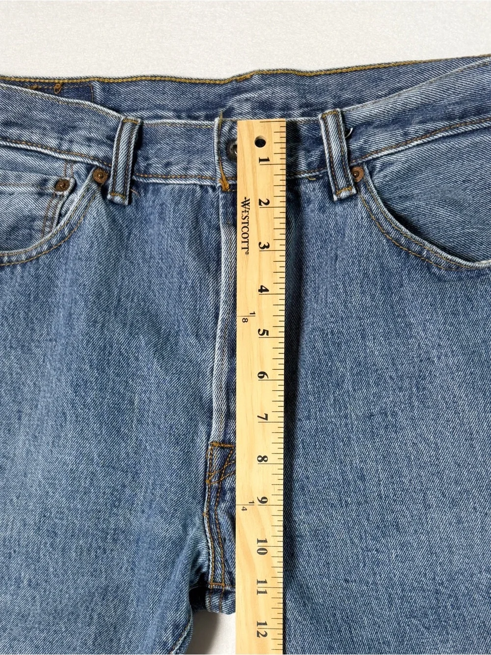 Levi's 501 Actual Fit 32 X 31.5 Straight Leg Medium Wash Read Description